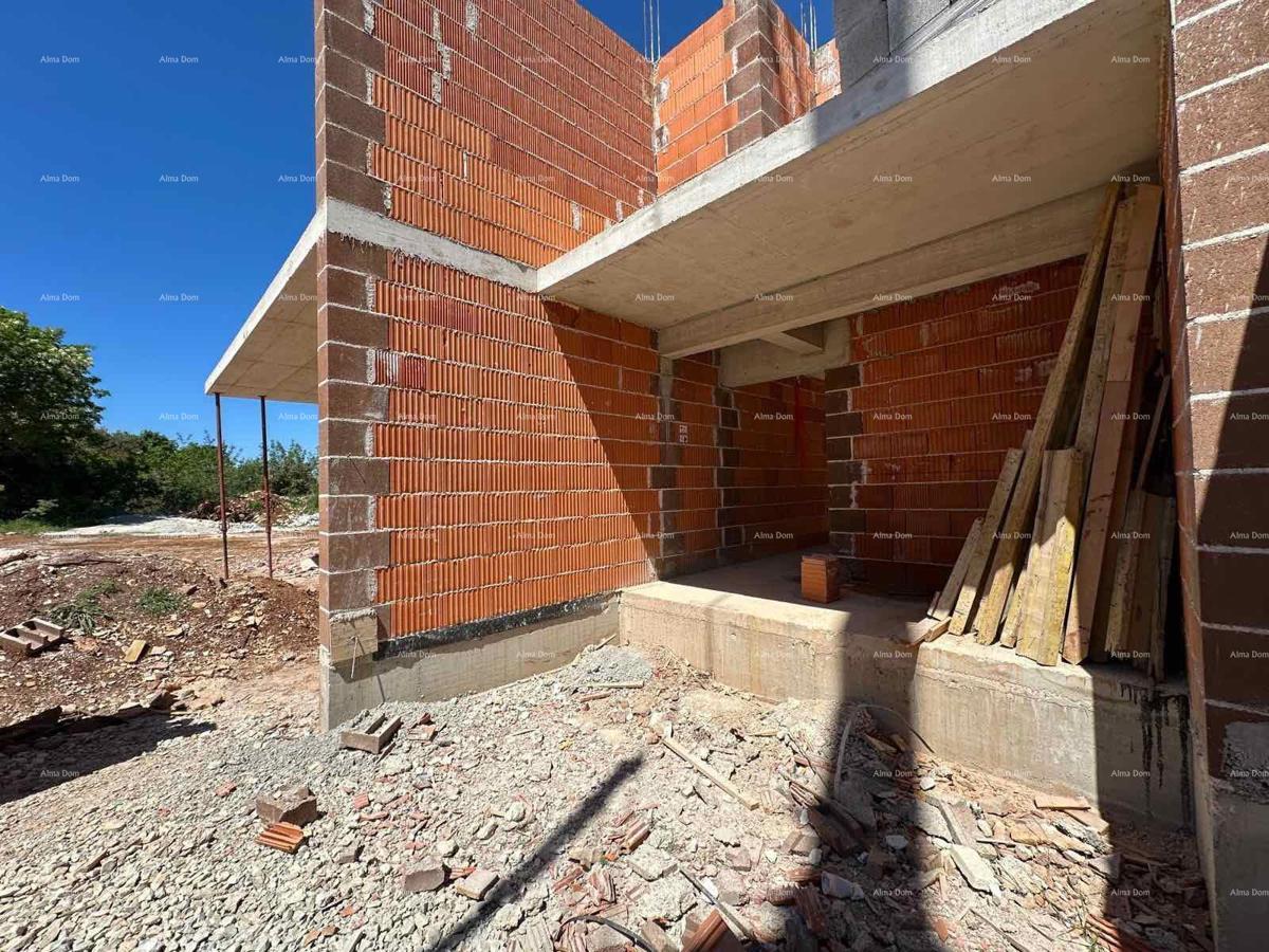 Nov projekt, Barbariga! Pritlično stanovanje z vrtom in parkiriščem, 500 m od morja