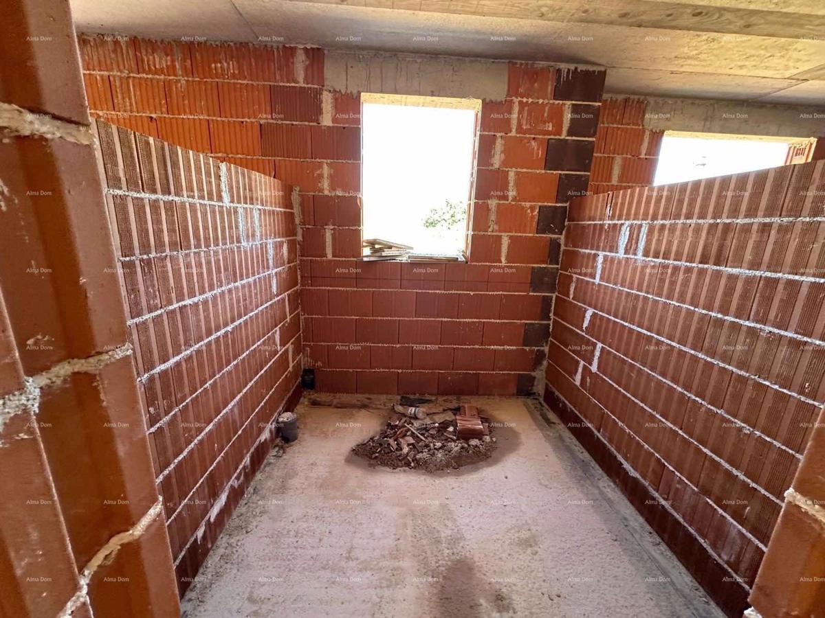 Nov projekt, Barbariga! Pritlično stanovanje z vrtom in parkiriščem, 500 m od morja