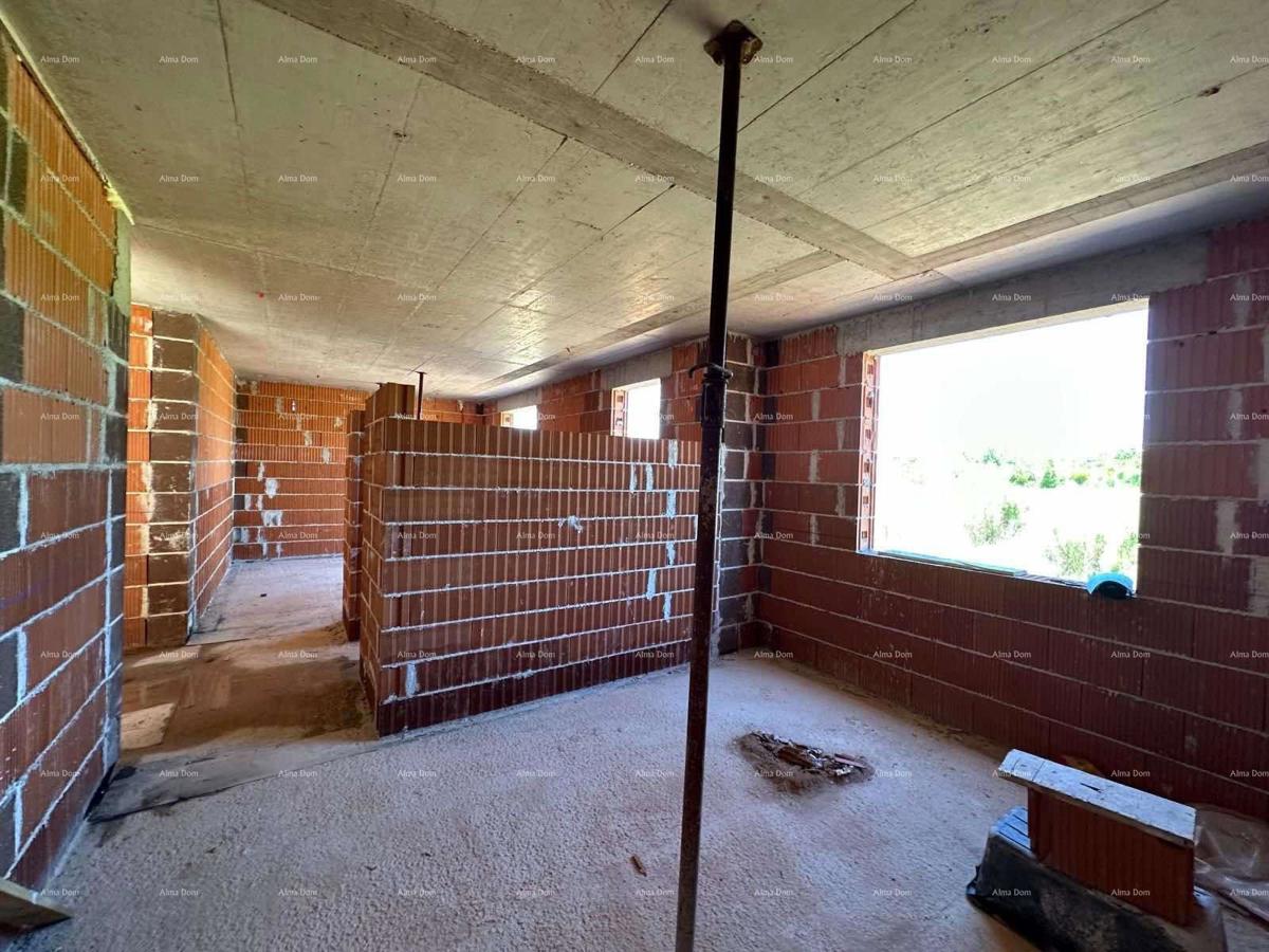 Nov projekt, Barbariga! Pritlično stanovanje z vrtom in parkiriščem, 500 m od morja