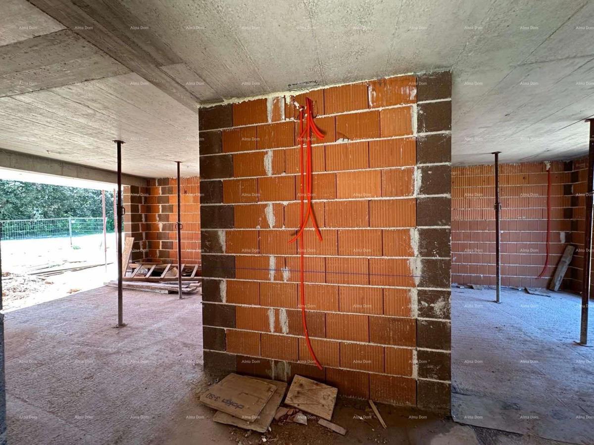 Nov projekt, Barbariga! Pritlično stanovanje z vrtom in parkiriščem, 500 m od morja