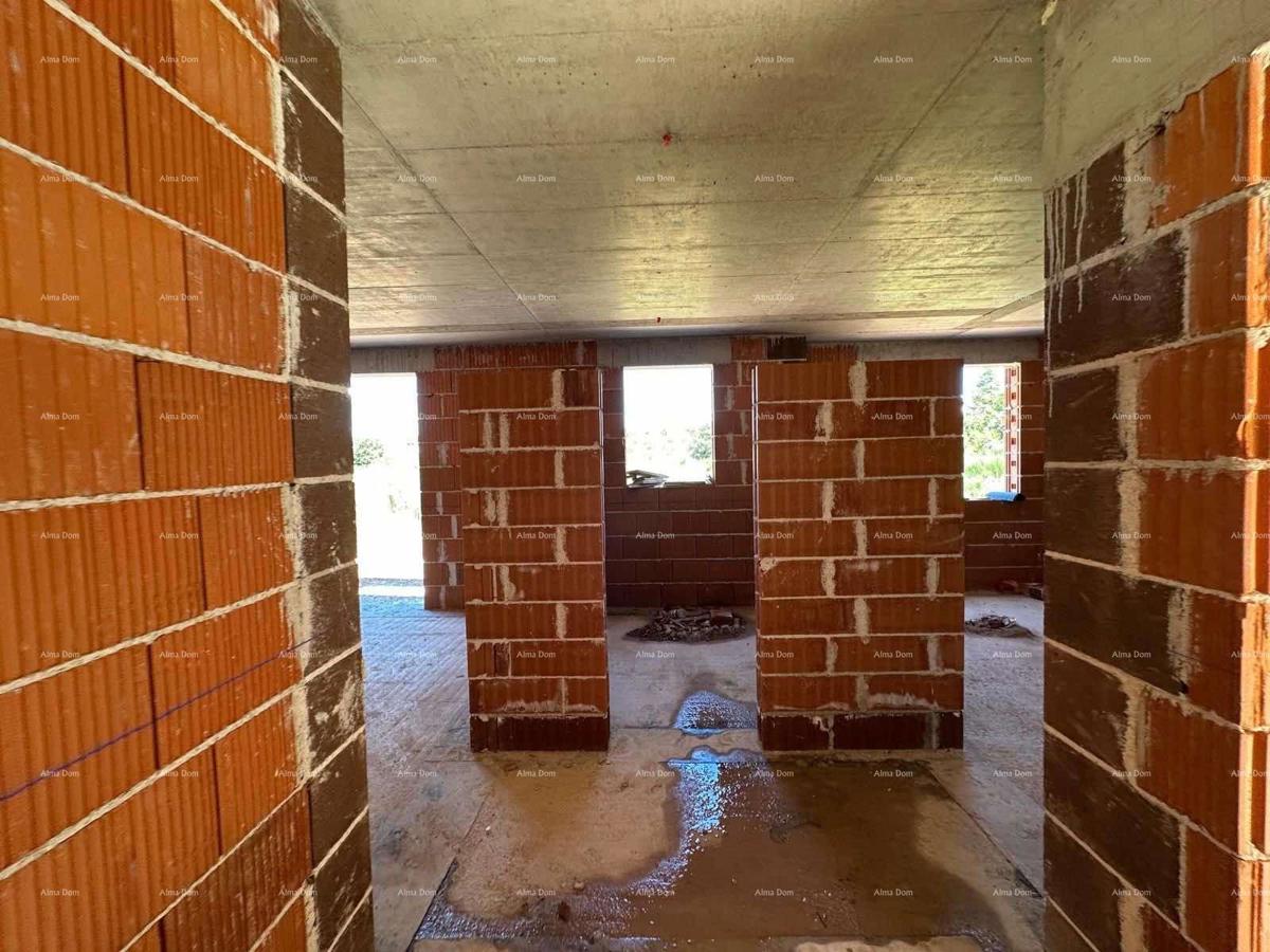 Nov projekt, Barbariga! Pritlično stanovanje z vrtom in parkiriščem, 500 m od morja