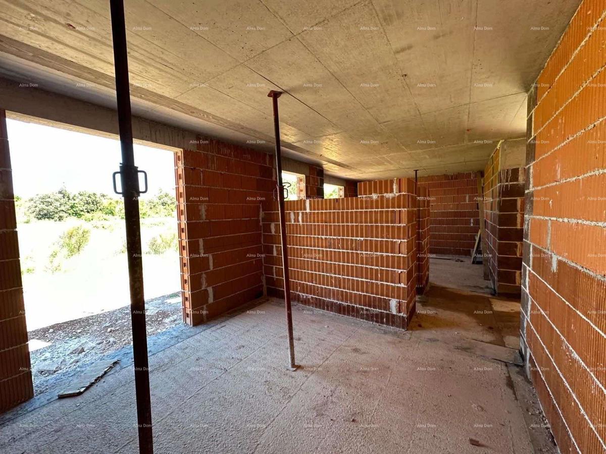 Nov projekt, Barbariga! Pritlično stanovanje z vrtom in parkiriščem, 500 m od morja