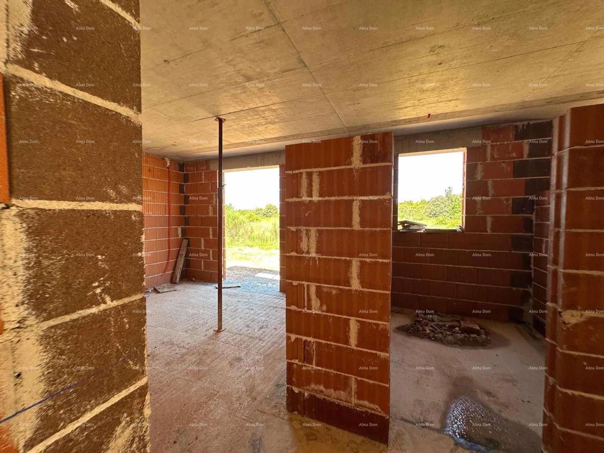 Nov projekt, Barbariga! Pritlično stanovanje z vrtom in parkiriščem, 500 m od morja