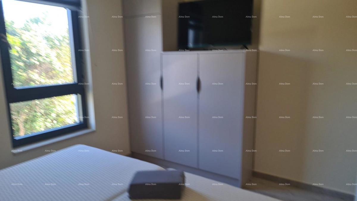 Moderen apartma v bloku F, z dvema parkirnima mestoma in shrambo, v bližini Umaga! F2