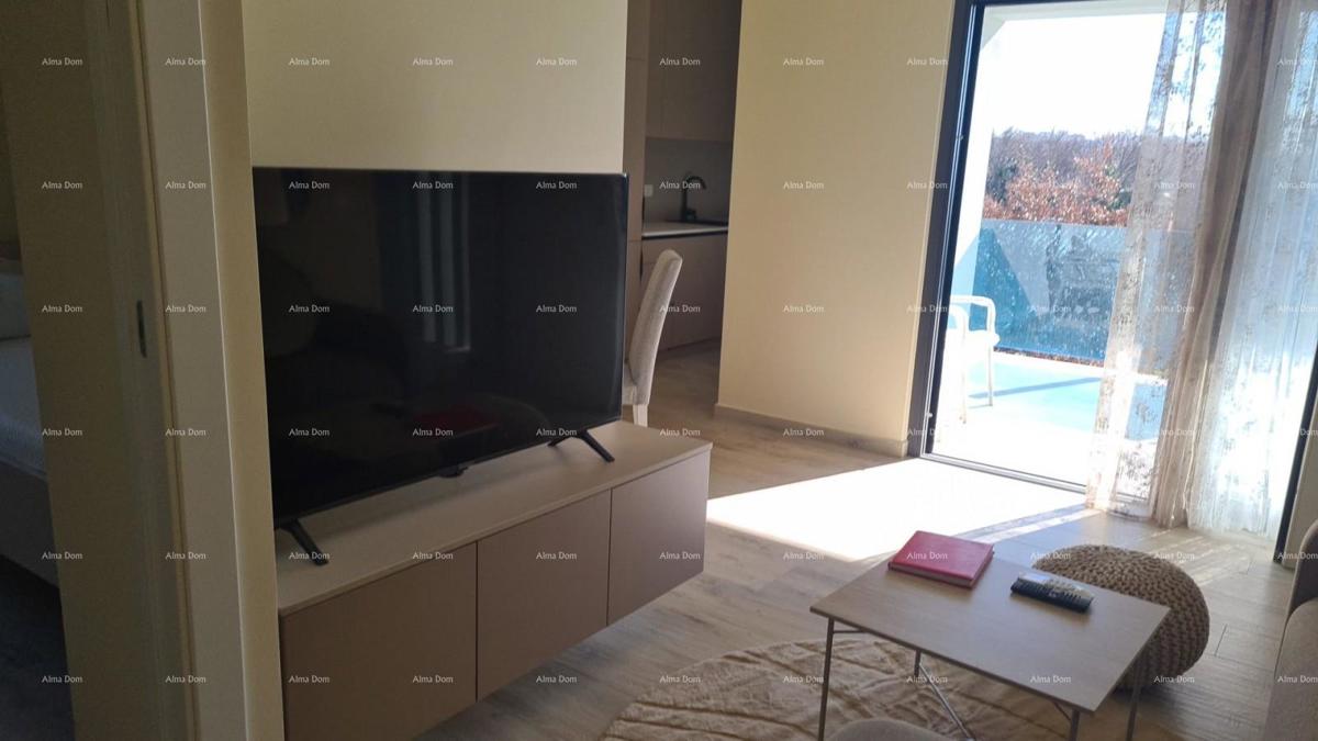 Moderen apartma v bloku F, z dvema parkirnima mestoma in shrambo, v bližini Umaga! F2