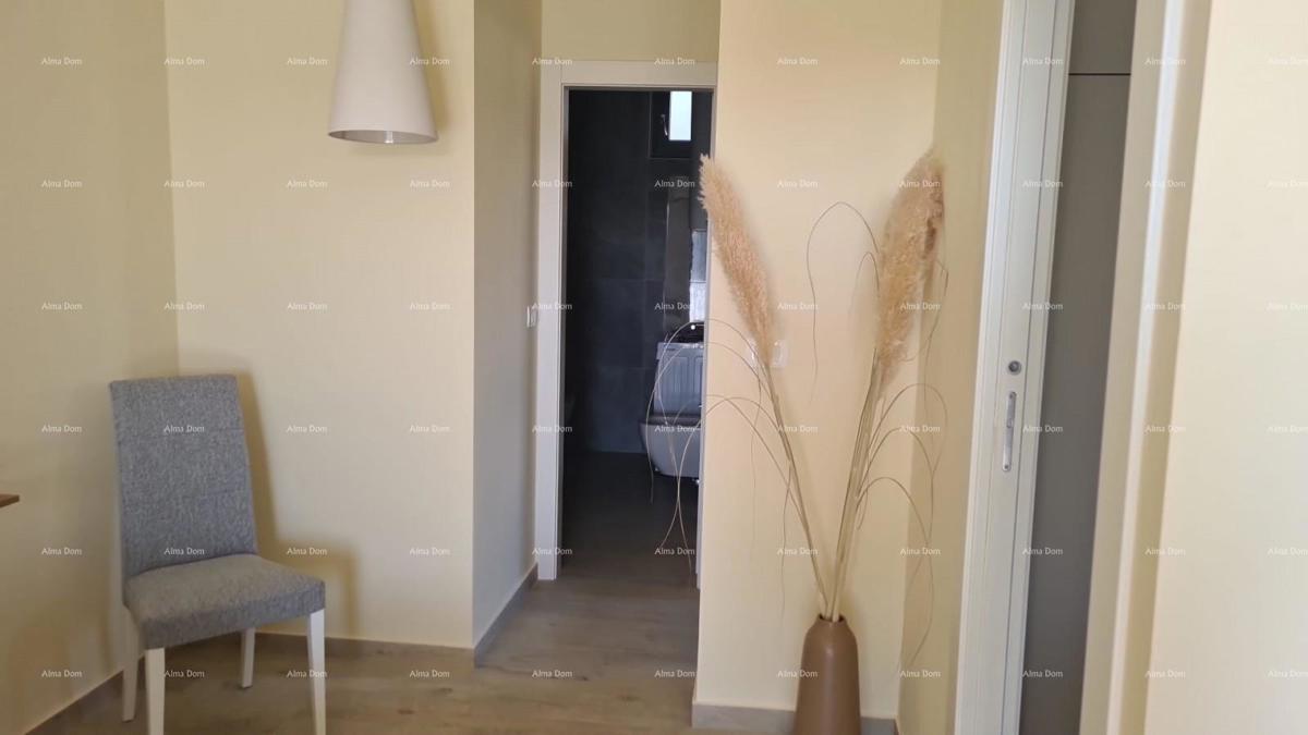 Moderen apartma v bloku F, z dvema parkirnima mestoma in shrambo, v bližini Umaga! F2