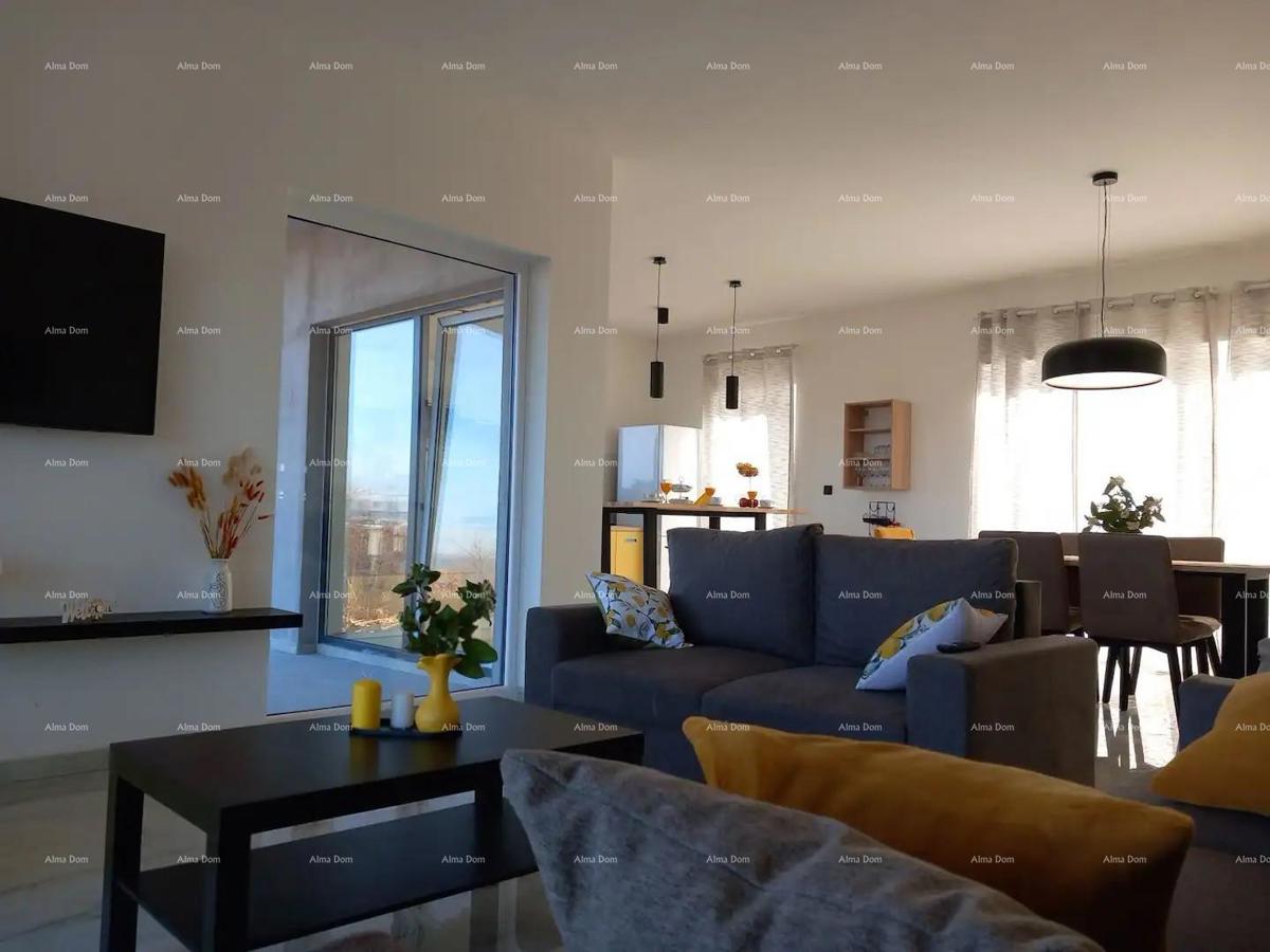 V okolici Marčane je naprodaj enonadstropna hiša z bazenom