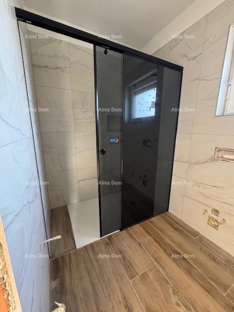 Šišan. Novozgrajena hiša z bazenom