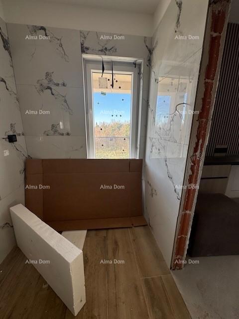 Šišan. Novozgrajena hiša z bazenom