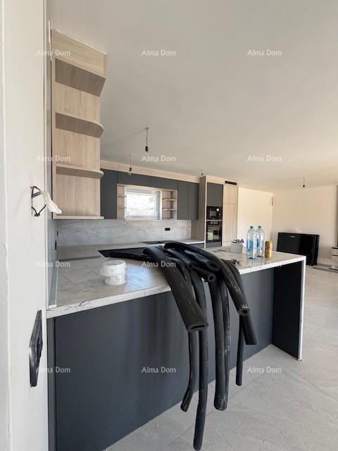 Šišan. Novozgrajena hiša z bazenom