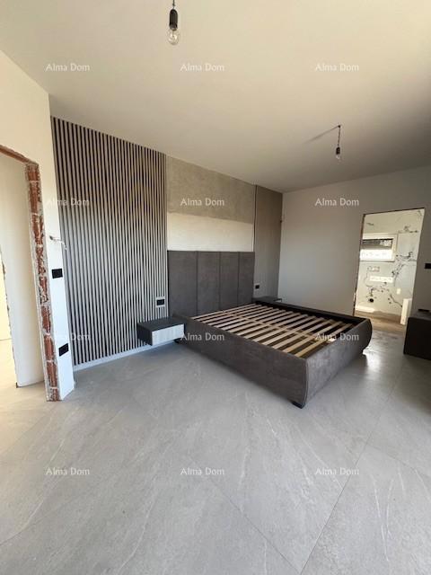 Šišan. Novozgrajena hiša z bazenom