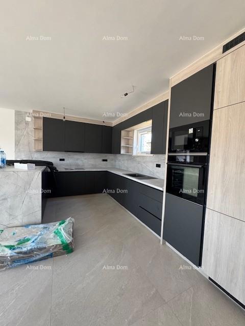 Šišan. Novozgrajena hiša z bazenom