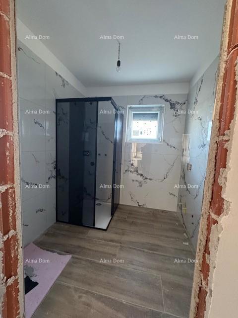 Šišan. Novozgrajena hiša z bazenom