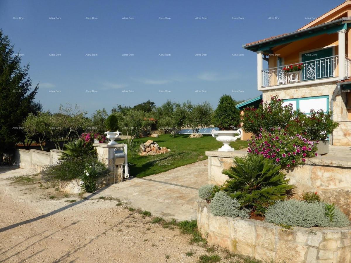 Prodaje se vila, Marčana.