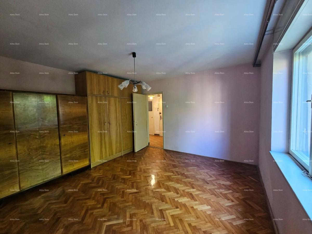 Prodaja - stan s dvema spalnicama na odlični lokaciji, Pula!