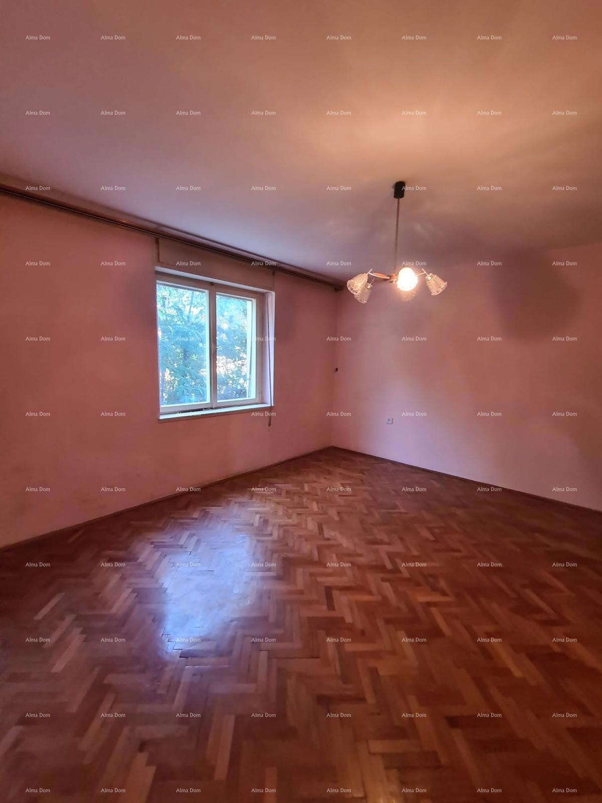 Prodaja - stan s dvema spalnicama na odlični lokaciji, Pula!