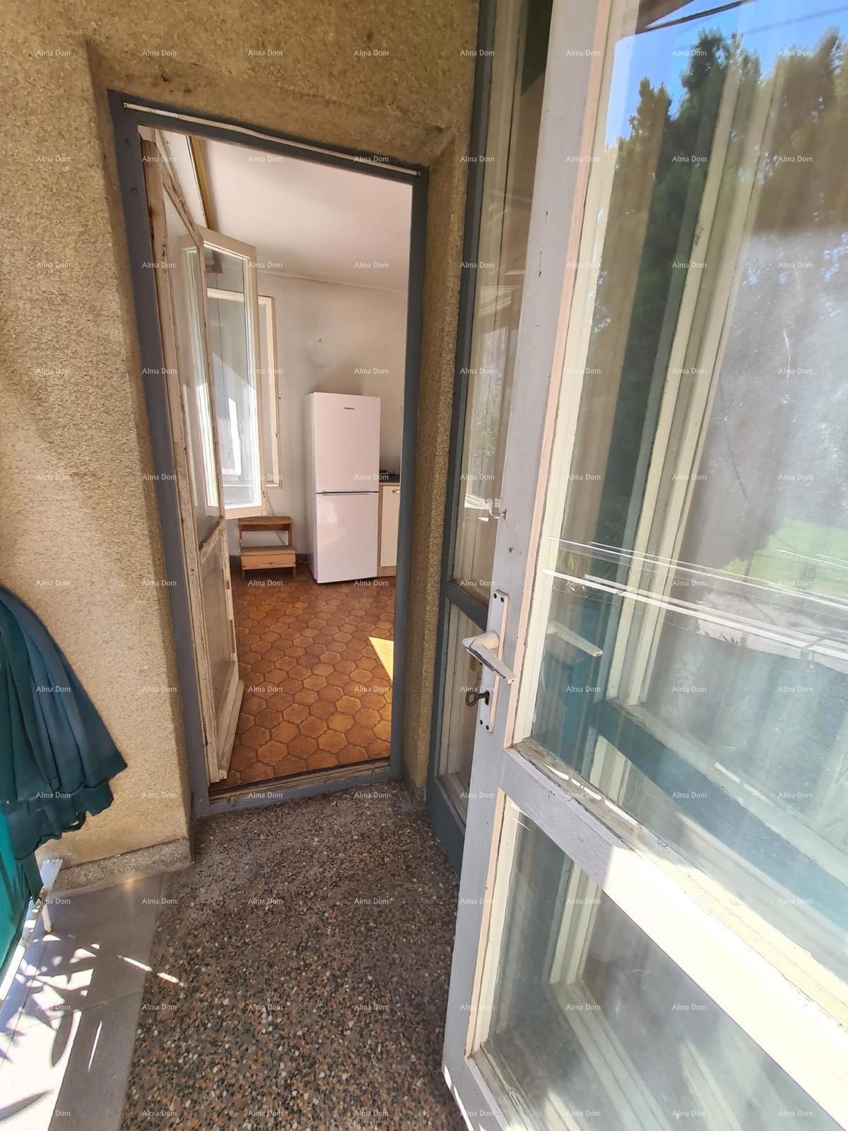 Prodaja - stan s dvema spalnicama na odlični lokaciji, Pula!