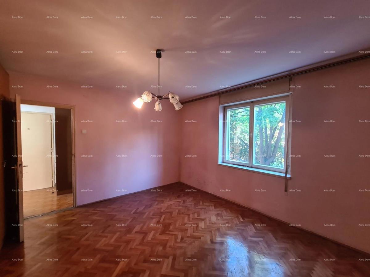 Prodaja - stan s dvema spalnicama na odlični lokaciji, Pula!