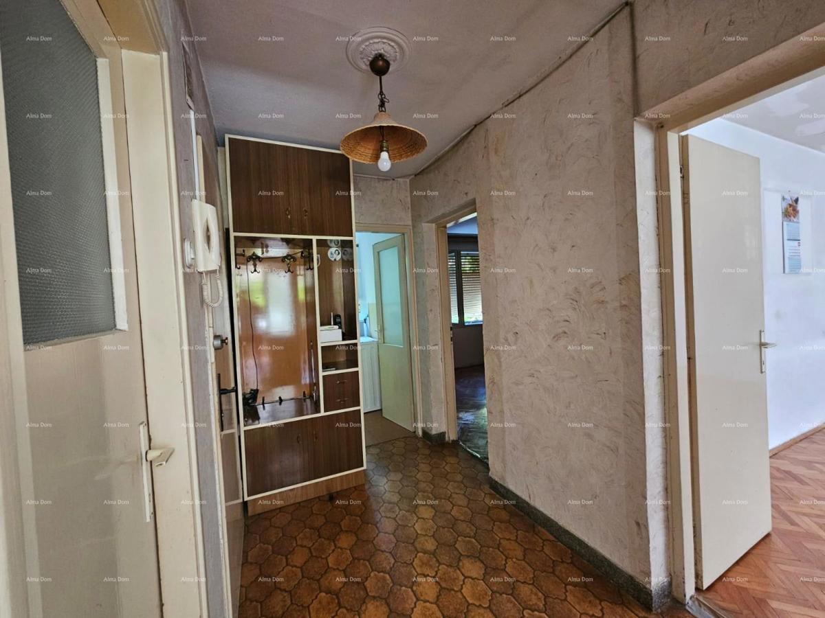 Prodaja - stan s dvema spalnicama na odlični lokaciji, Pula!