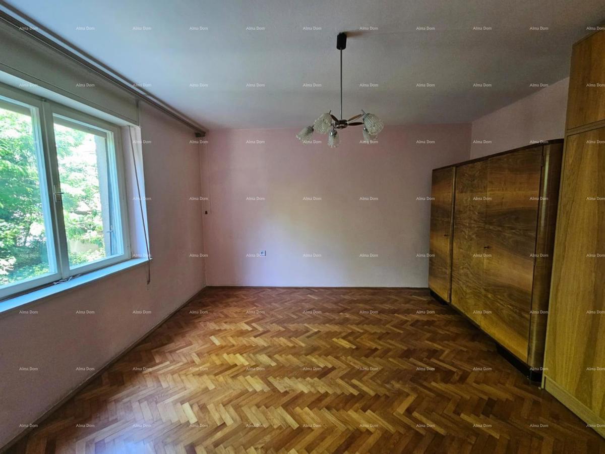 Prodaja - stan s dvema spalnicama na odlični lokaciji, Pula!