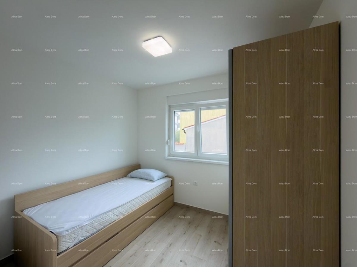 Sure! Please provide the title you would like me to translate into Slovenian (slv).