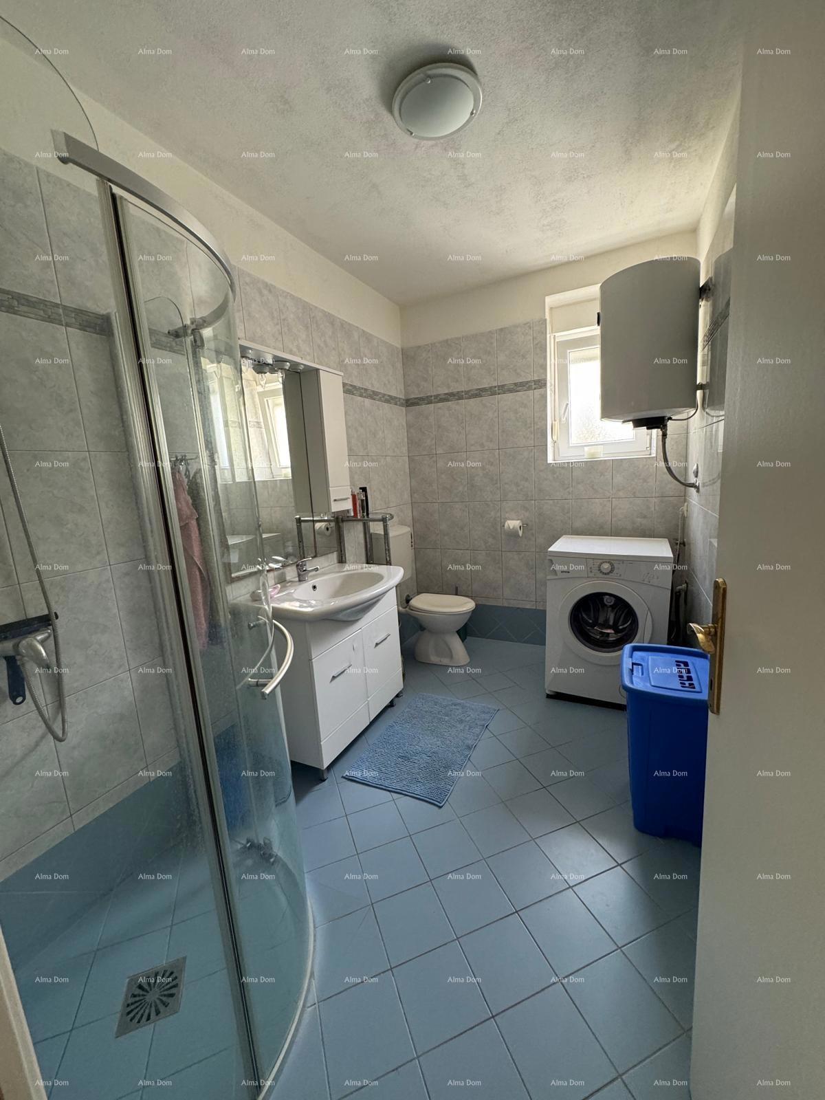 Hiša s pomožnim objektom. Medulin.