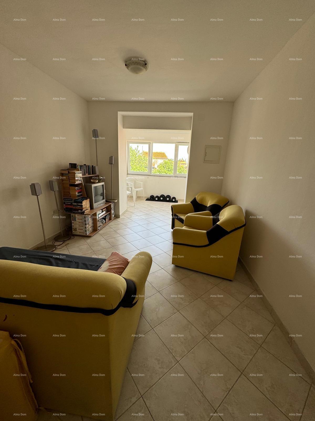 Hiša s pomožnim objektom. Medulin.