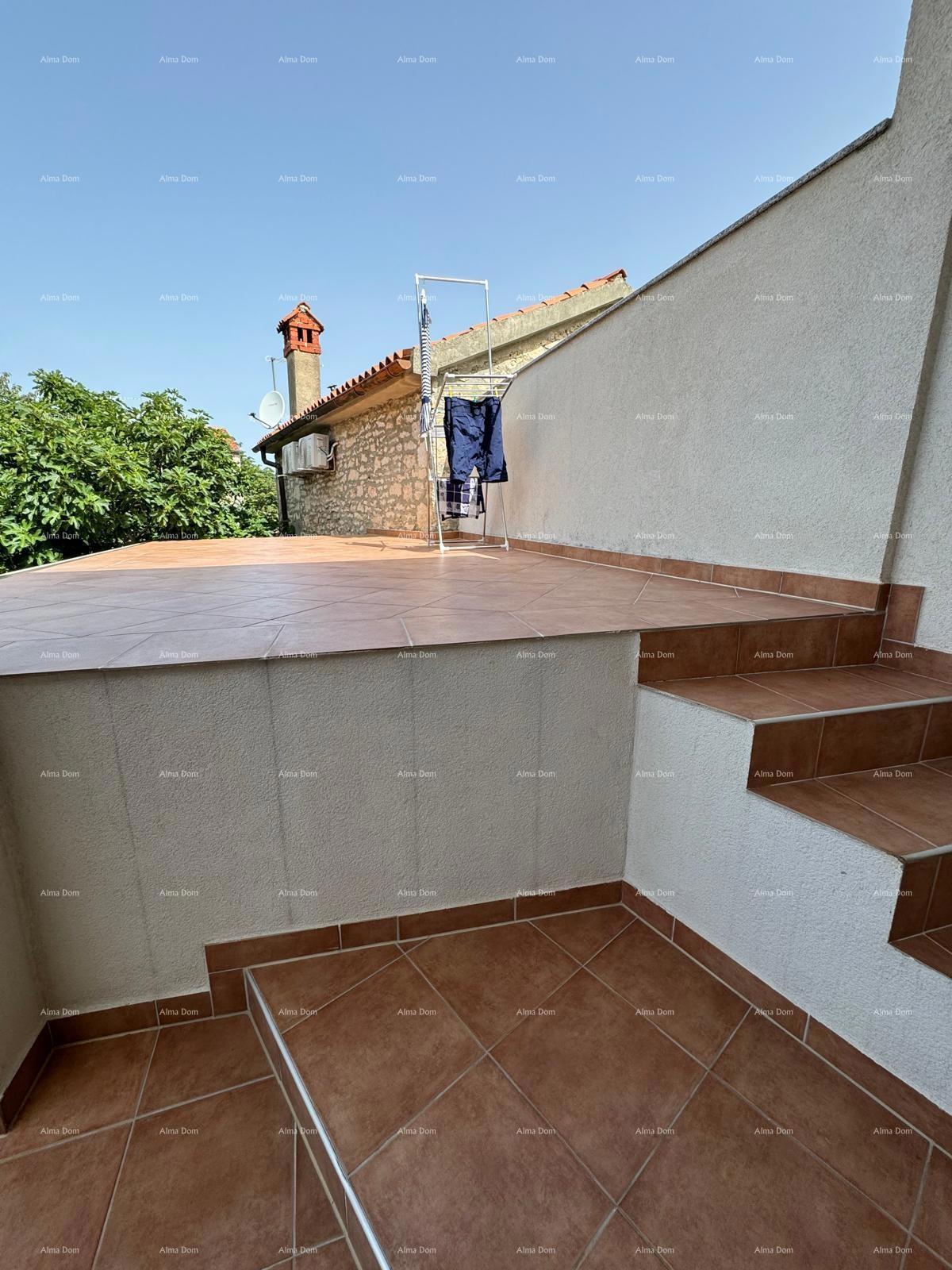 Hiša s pomožnim objektom. Medulin.