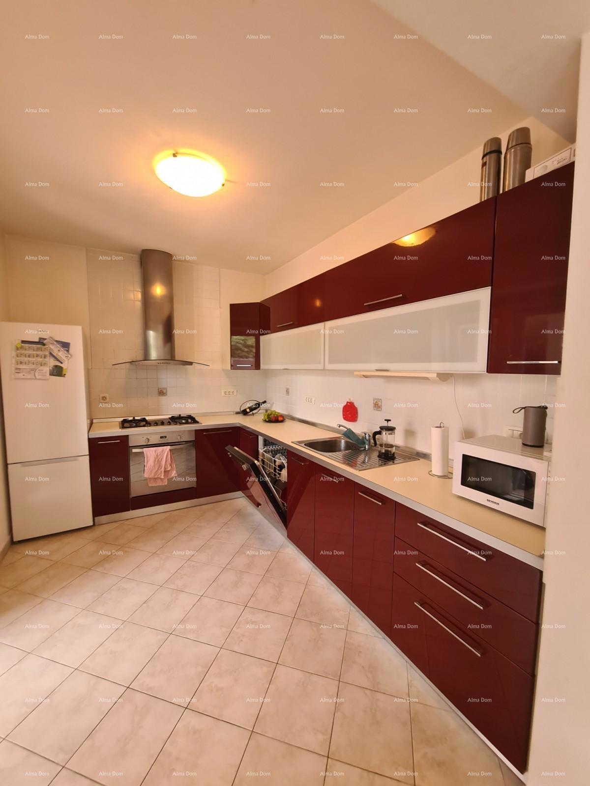 Hiša s pomožnim objektom. Medulin.