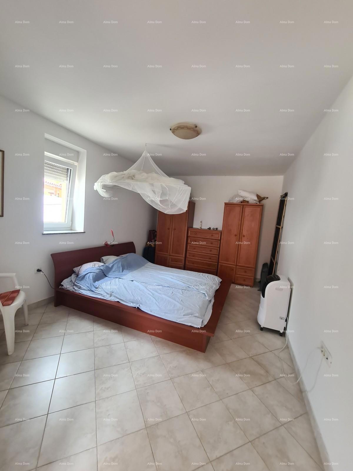 Hiša s pomožnim objektom. Medulin.