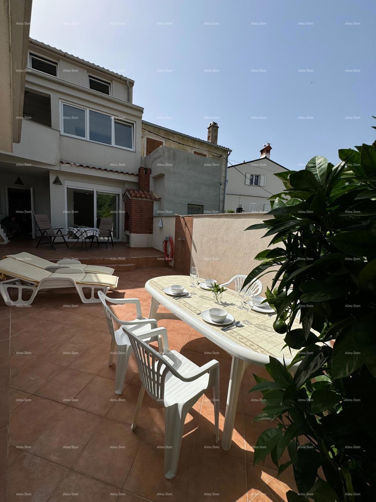 Hiša s pomožnim objektom. Medulin.