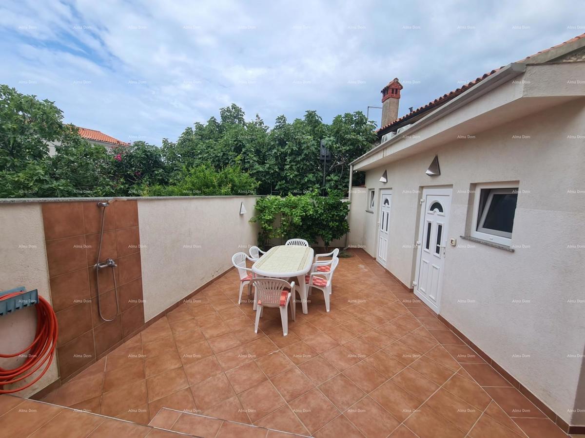 Hiša s pomožnim objektom. Medulin.