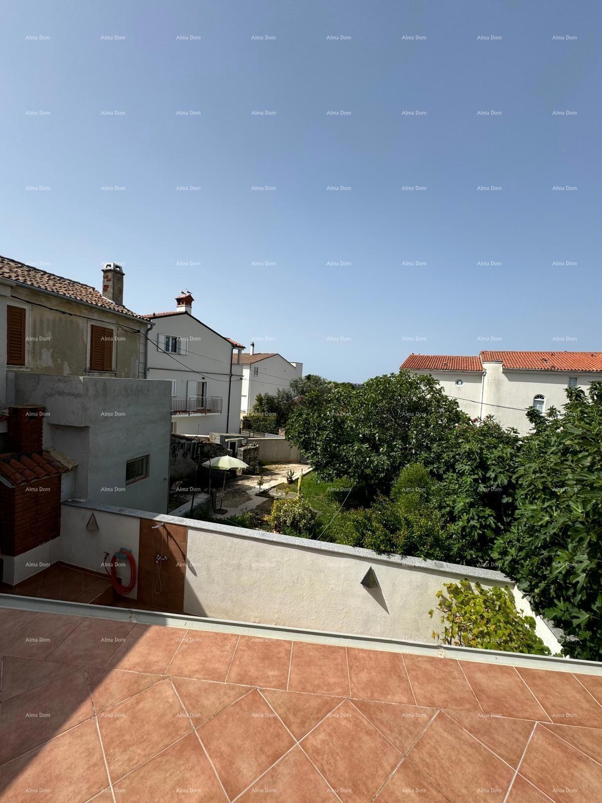 Hiša s pomožnim objektom. Medulin.