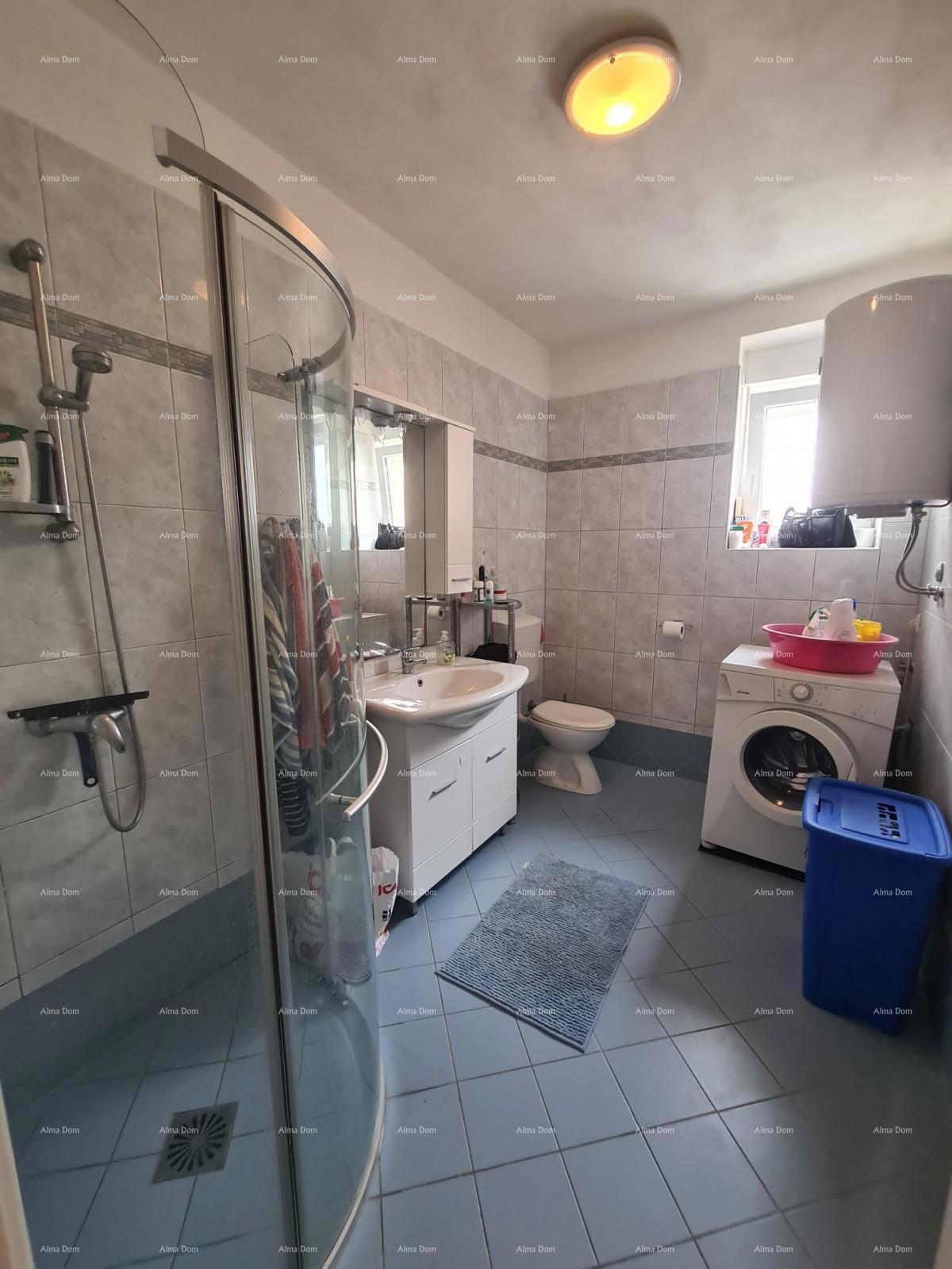 Hiša s pomožnim objektom. Medulin.