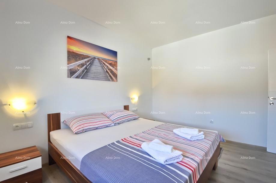 Prodaja dvoetažnega stanovanja z velikim vrtom in garažo, Ližnjan!