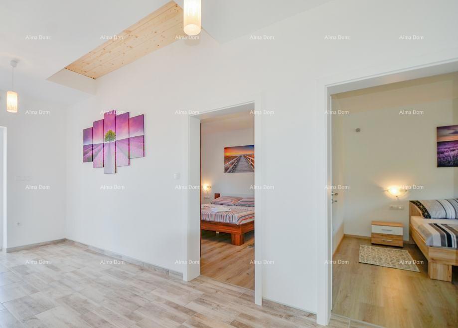 Prodaja dvoetažnega stanovanja z velikim vrtom in garažo, Ližnjan!