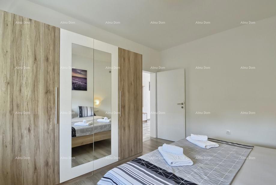 Prodaja dvoetažnega stanovanja z velikim vrtom in garažo, Ližnjan!