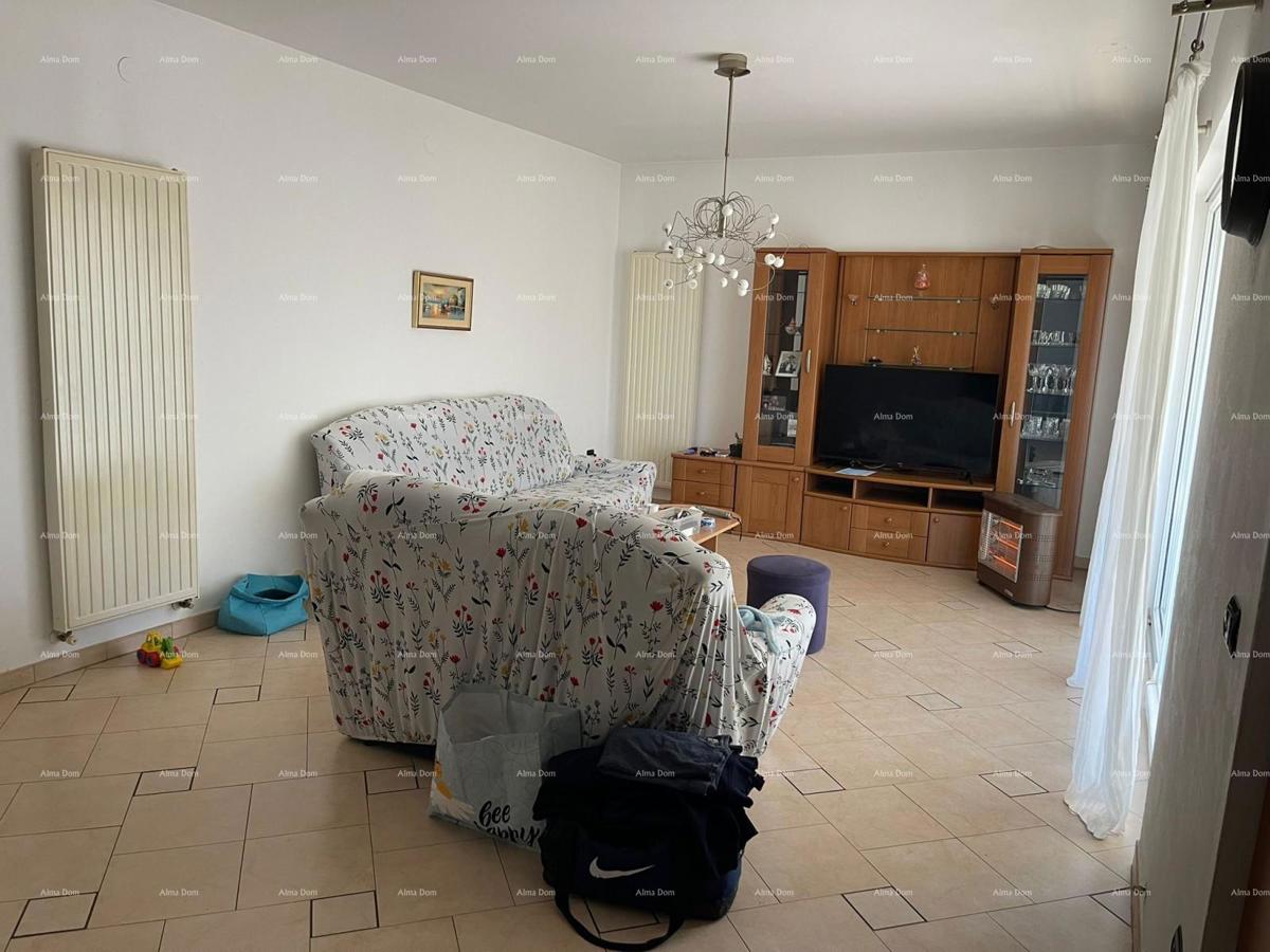 Umag! Hiša z veliko parcelo in teraso.