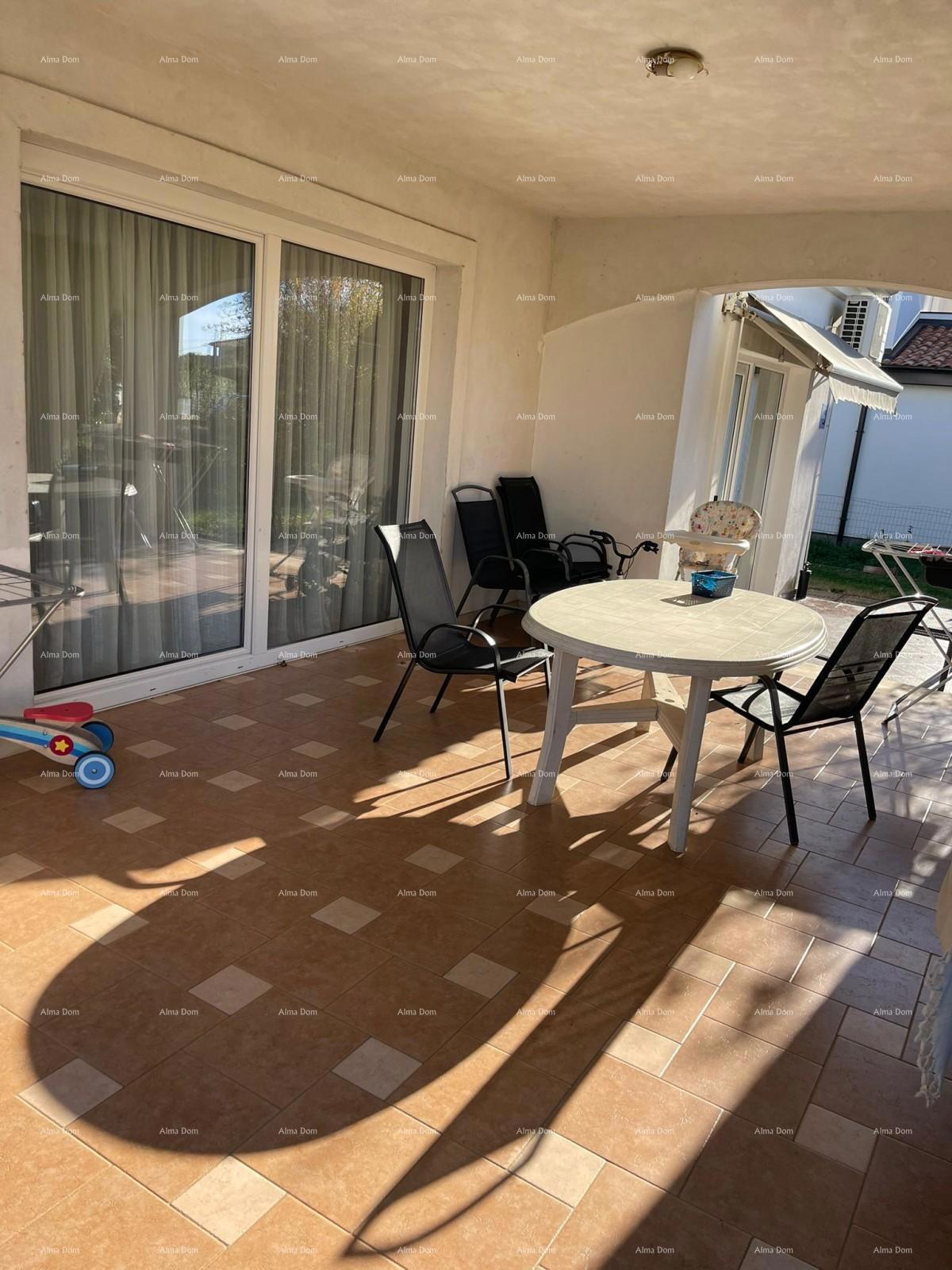 Umag! Hiša z veliko parcelo in teraso.