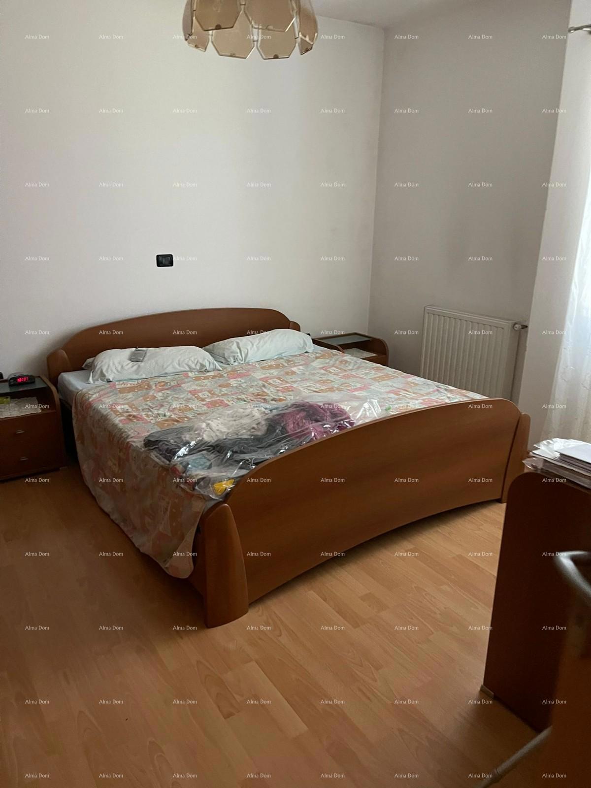 Umag! Hiša z veliko parcelo in teraso.