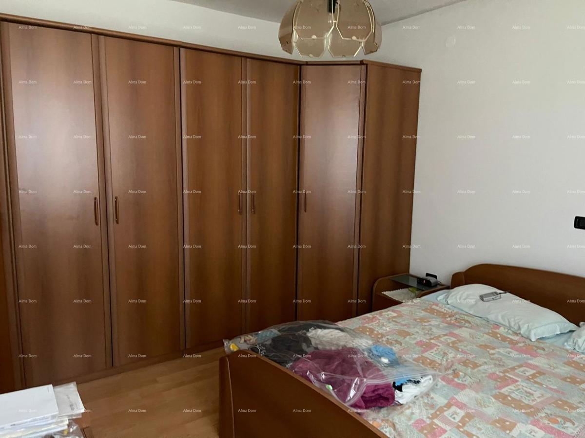 Umag! Hiša z veliko parcelo in teraso.