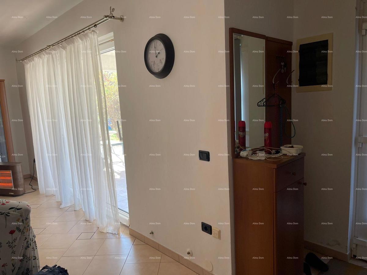 Umag! Hiša z veliko parcelo in teraso.