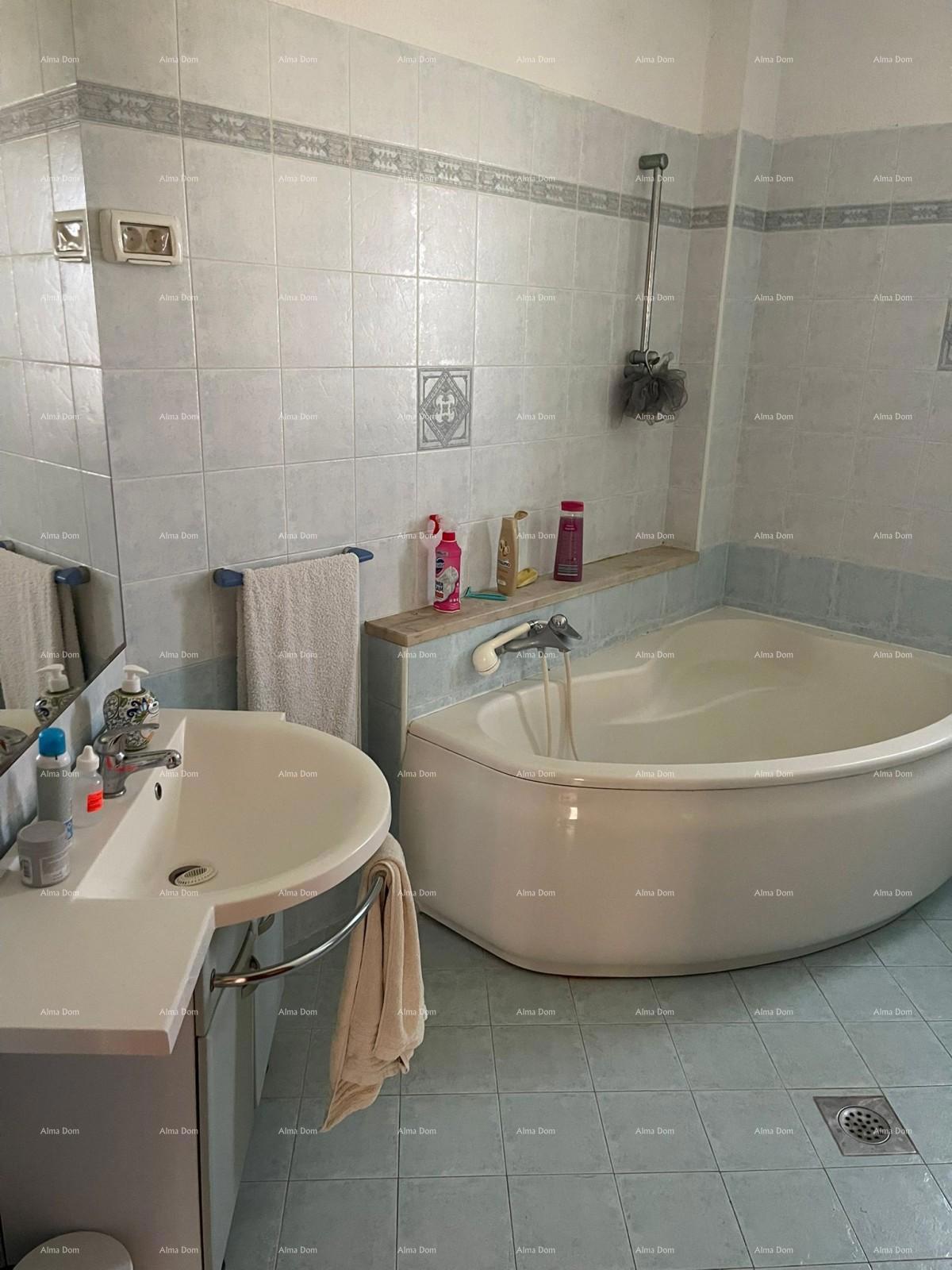 Umag! Hiša z veliko parcelo in teraso.