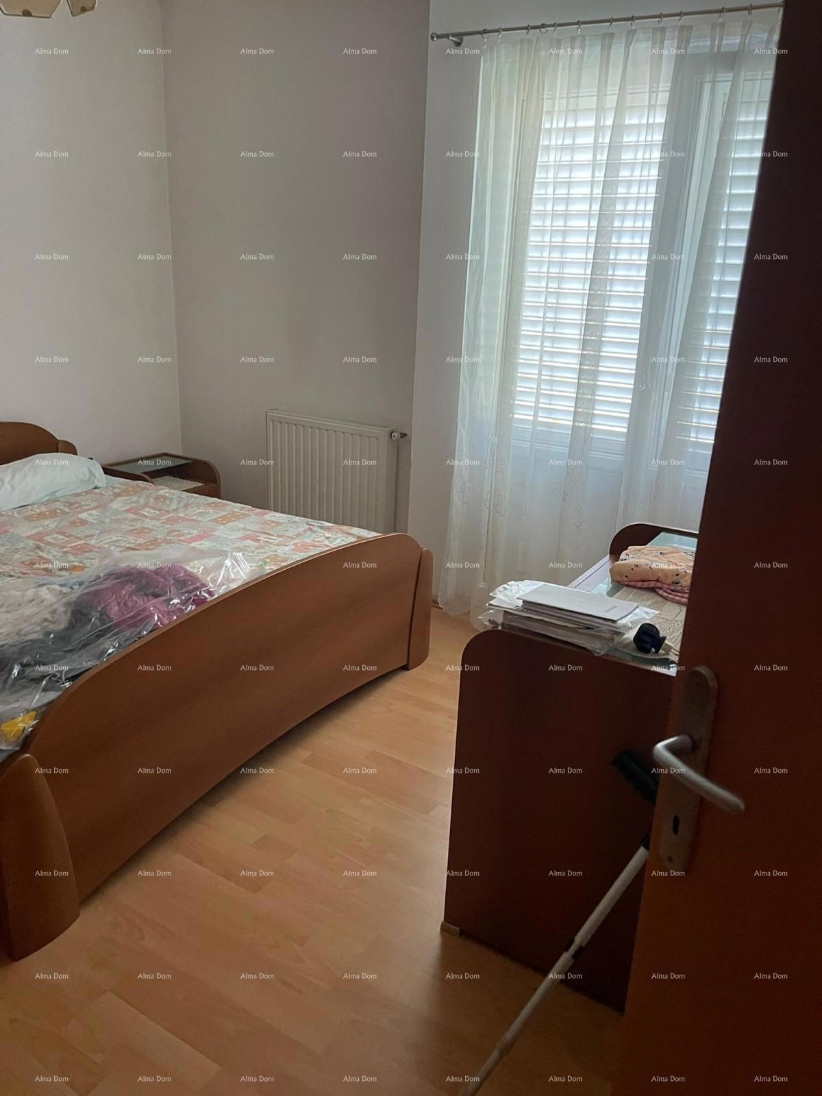 Umag! Hiša z veliko parcelo in teraso.