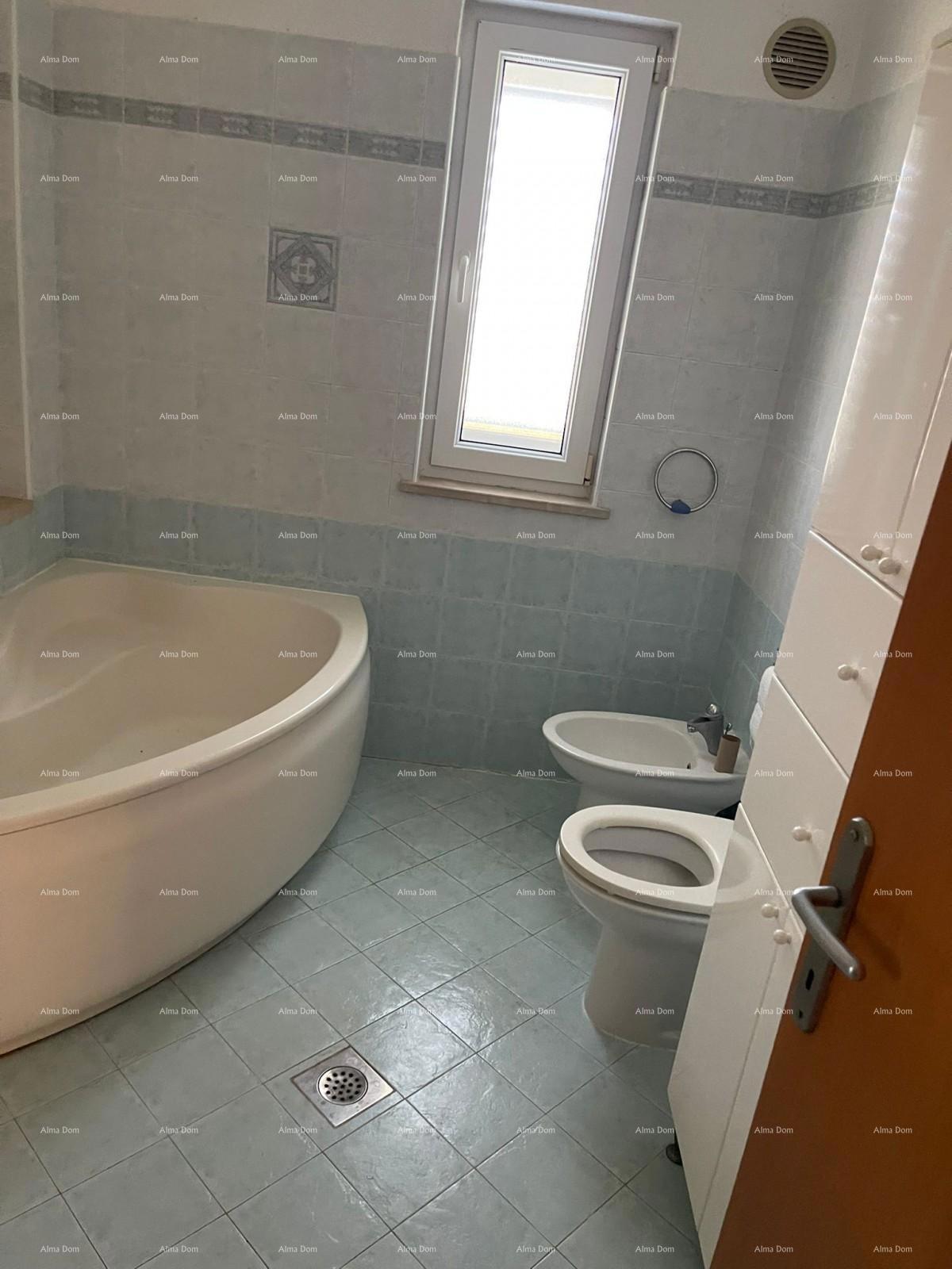 Umag! Hiša z veliko parcelo in teraso.