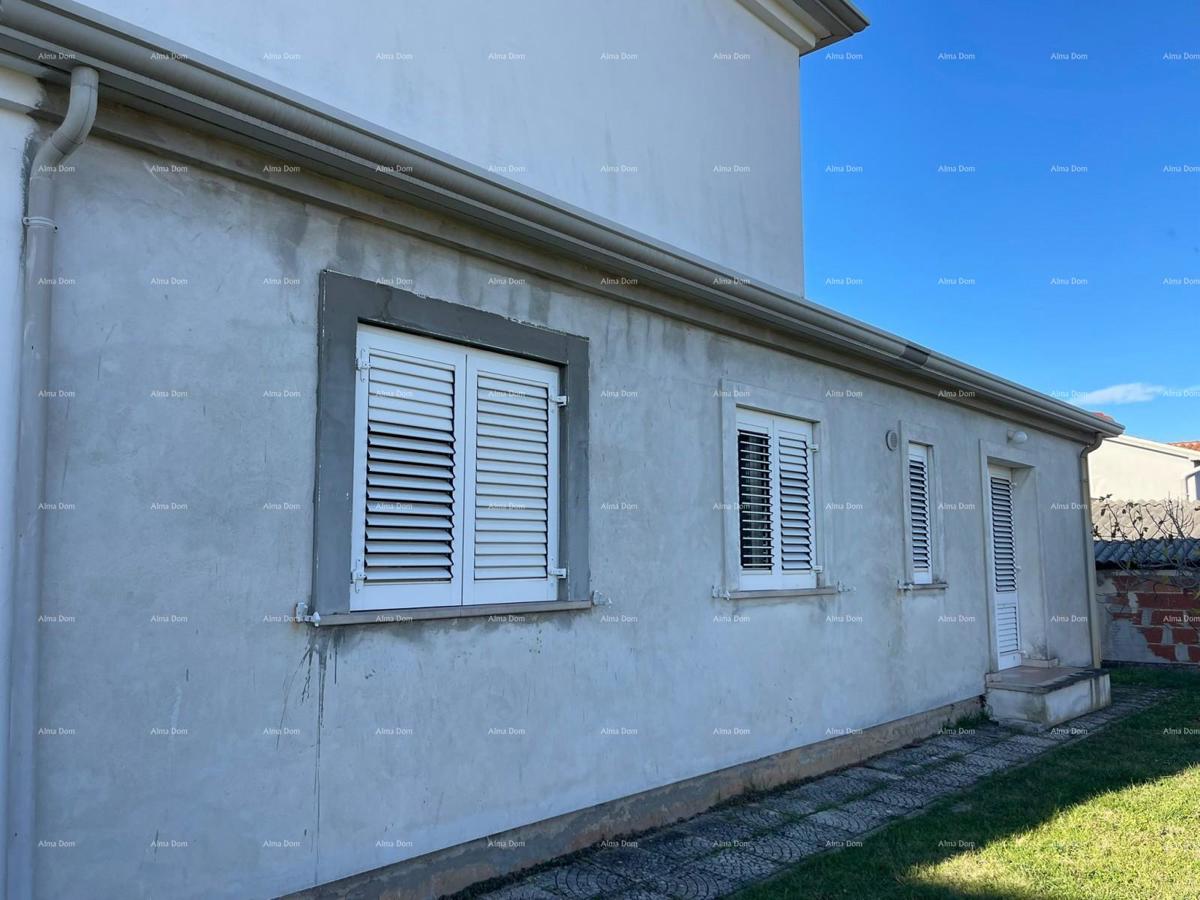 Umag! Hiša z veliko parcelo in teraso.