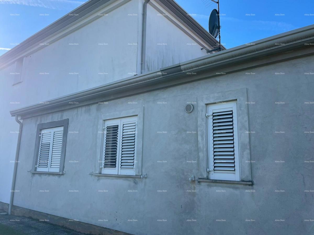 Umag! Hiša z veliko parcelo in teraso.