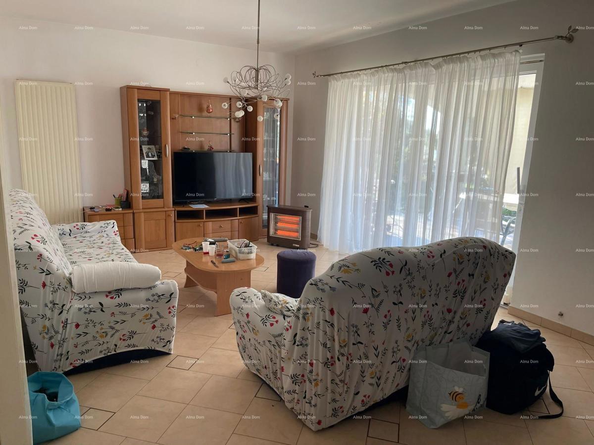 Umag! Hiša z veliko parcelo in teraso.