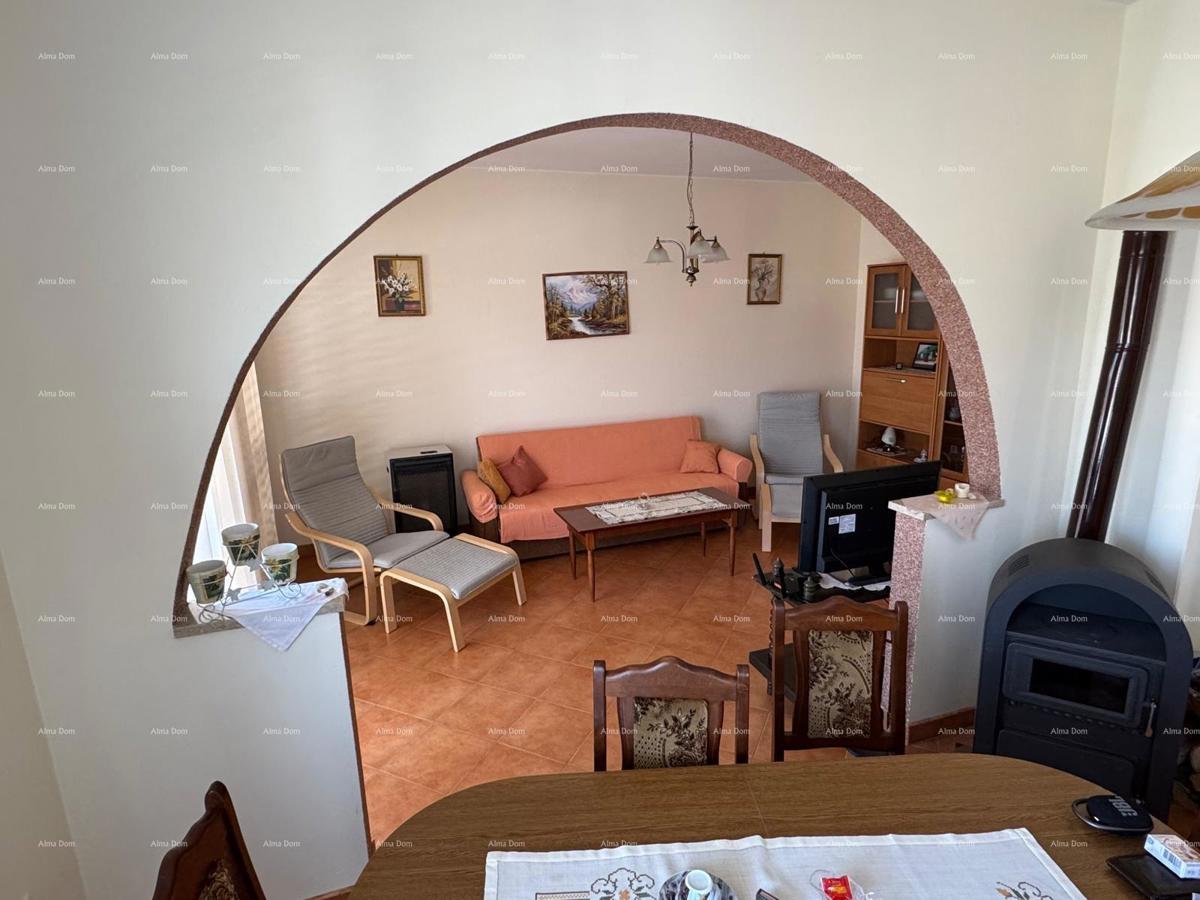 Hiša v centru Marčane z 2 stanoma, kletjo in delavnico