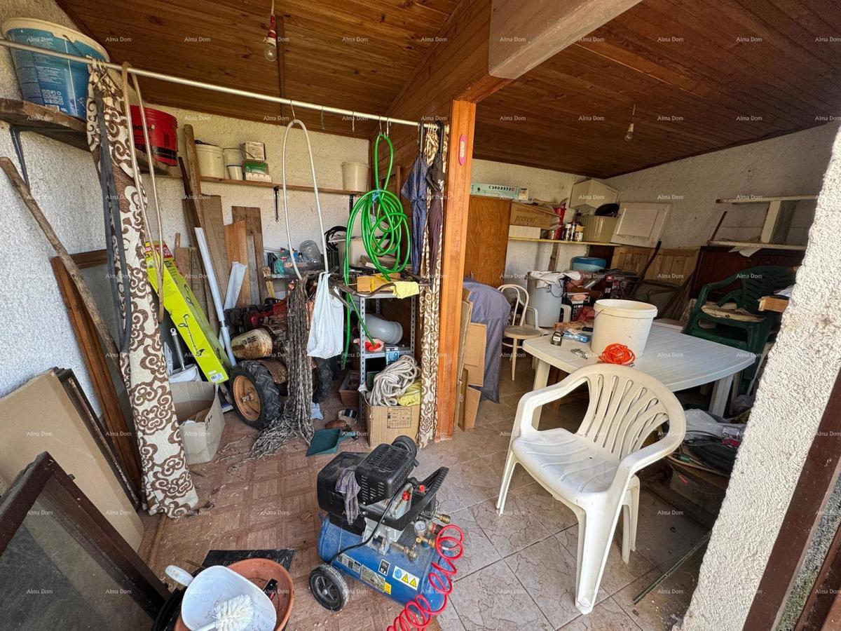 Hiša v centru Marčane z 2 stanoma, kletjo in delavnico